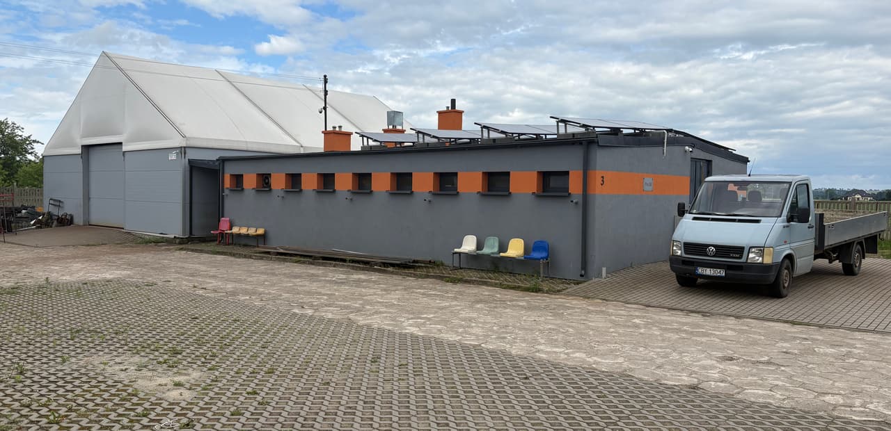 Zakład produkcyjny w Bydgoszczy z placem manewrowym i halą